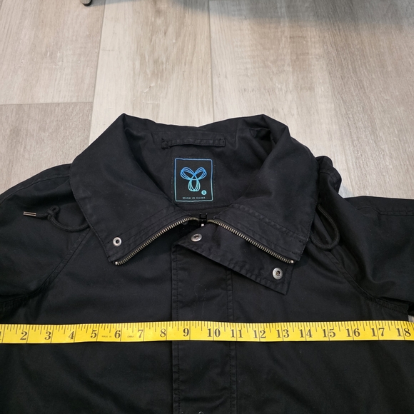 Aritzia TNA Black Hooded Utility Jacket - Picture 9 of 10